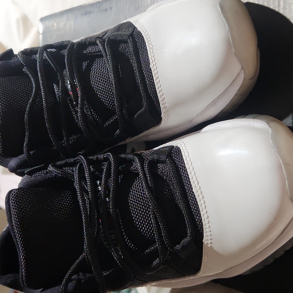 Jordan 11 Retro Low Youth Sneakers